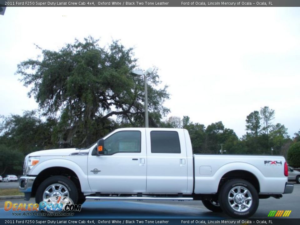 2011 Ford F250 Super Duty Lariat Crew Cab 4x4 Oxford White / Black Two Tone Leather Photo #2