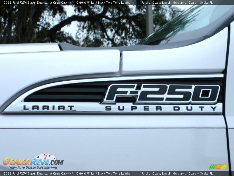 2011 Ford F250 Super Duty Lariat Crew Cab 4x4 Oxford White / Black Two Tone Leather Photo #4