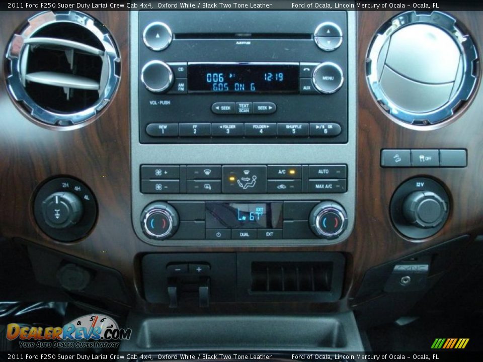 2011 Ford F250 Super Duty Lariat Crew Cab 4x4 Oxford White / Black Two Tone Leather Photo #10
