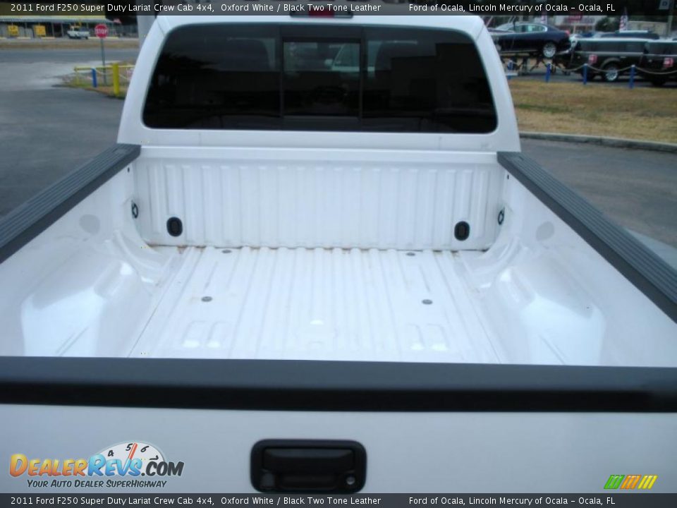 2011 Ford F250 Super Duty Lariat Crew Cab 4x4 Oxford White / Black Two Tone Leather Photo #11