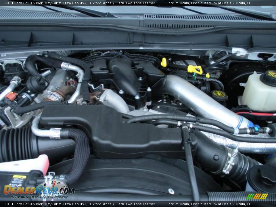 2011 Ford F250 Super Duty Lariat Crew Cab 4x4 Oxford White / Black Two Tone Leather Photo #12