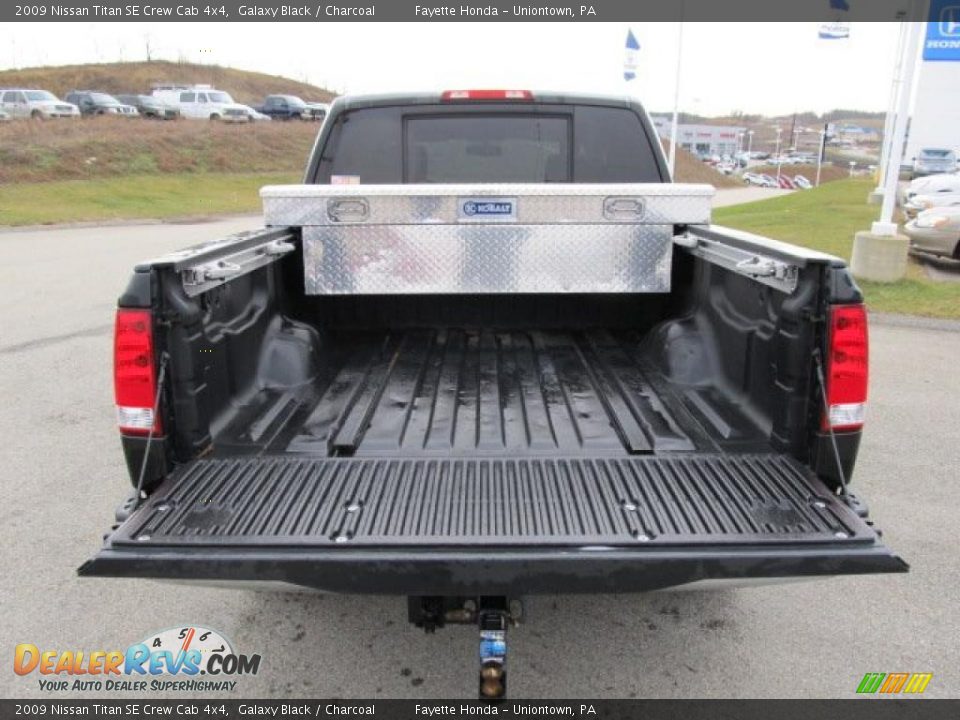 2009 Nissan Titan SE Crew Cab 4x4 Galaxy Black / Charcoal Photo #5