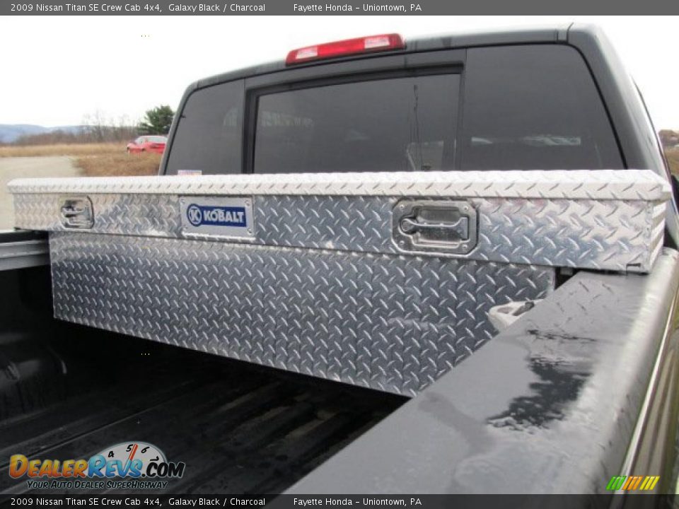 2009 Nissan Titan SE Crew Cab 4x4 Galaxy Black / Charcoal Photo #11