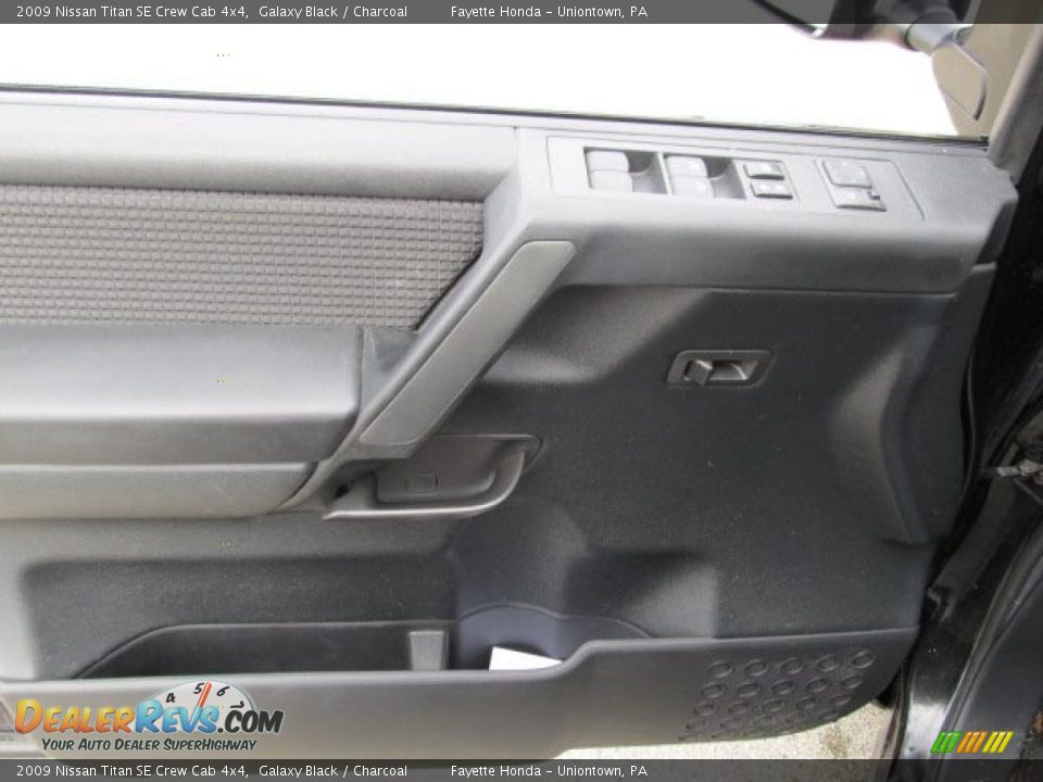 2009 Nissan Titan SE Crew Cab 4x4 Galaxy Black / Charcoal Photo #15