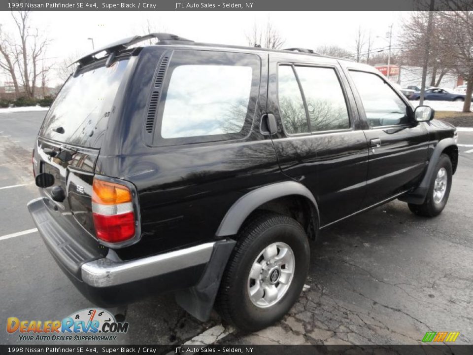 1998 Nissan Pathfinder SE 4x4 Super Black / Gray Photo #6