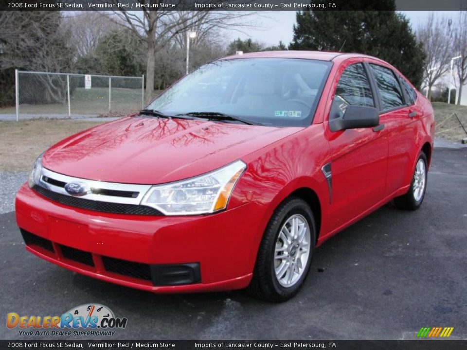 2008 Ford Focus SE Sedan Vermillion Red / Medium Stone Photo #3