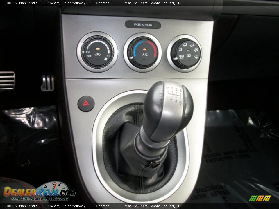 2007 Nissan Sentra SE-R Spec V Shifter Photo #19