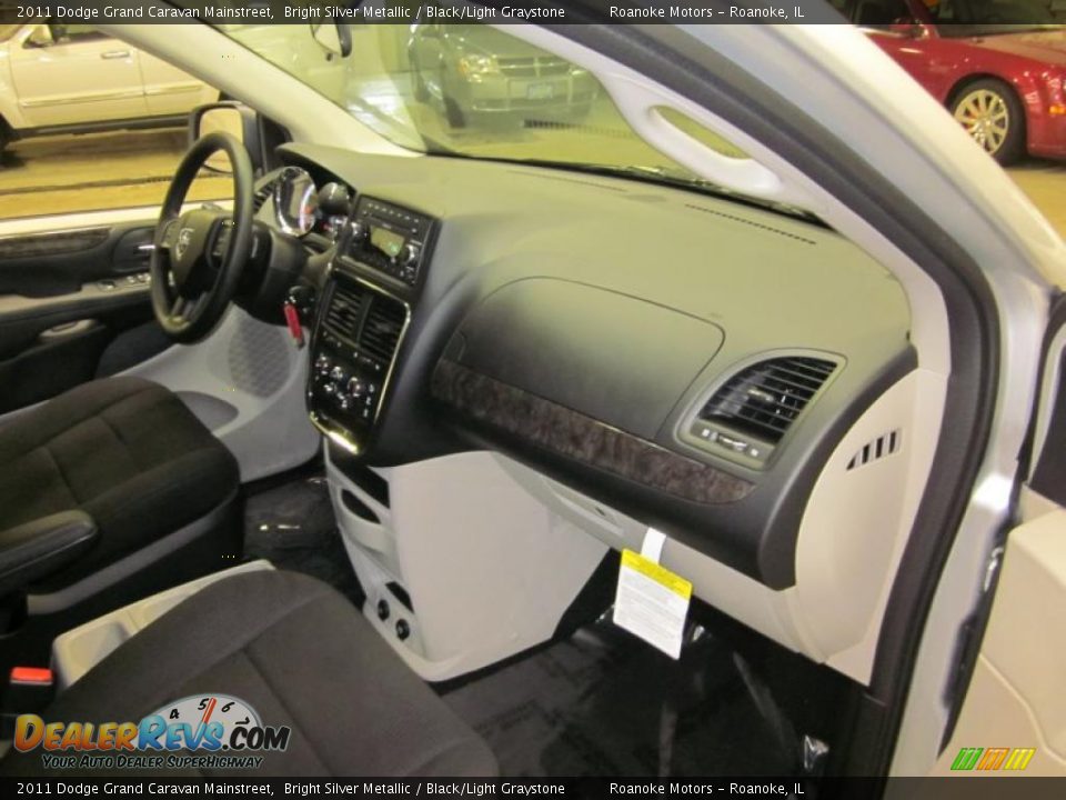 2011 Dodge Grand Caravan Mainstreet Bright Silver Metallic / Black/Light Graystone Photo #27