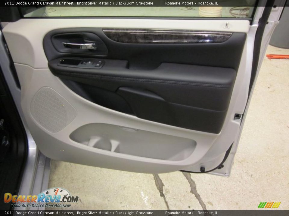 2011 Dodge Grand Caravan Mainstreet Bright Silver Metallic / Black/Light Graystone Photo #28