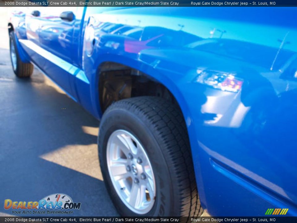 2008 Dodge Dakota SLT Crew Cab 4x4 Electric Blue Pearl / Dark Slate Gray/Medium Slate Gray Photo #4