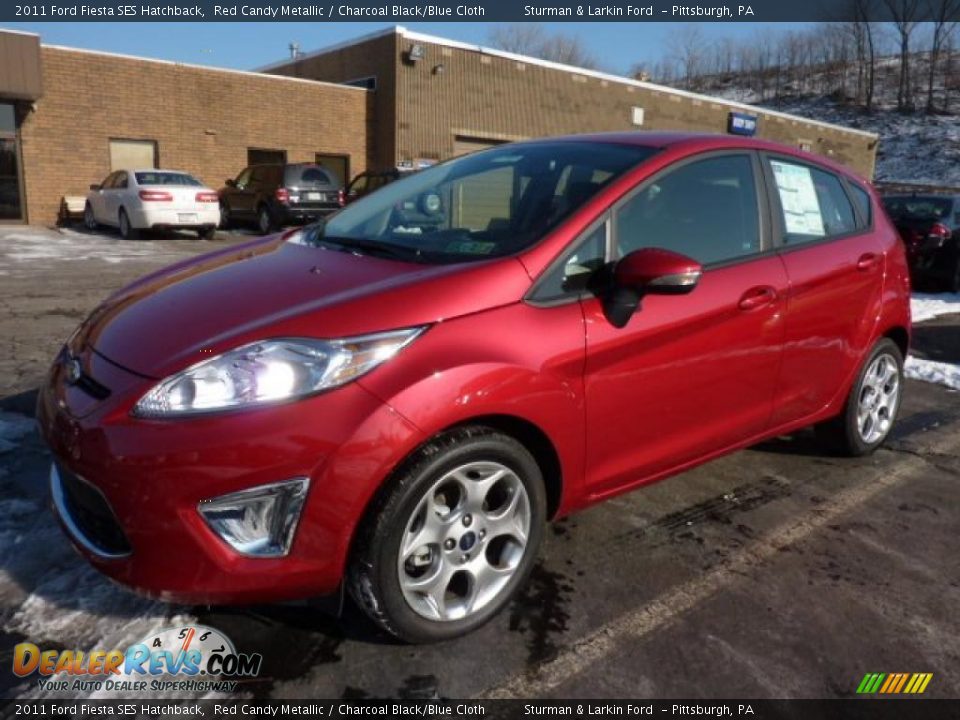 Front 3/4 View of 2011 Ford Fiesta SES Hatchback Photo #5