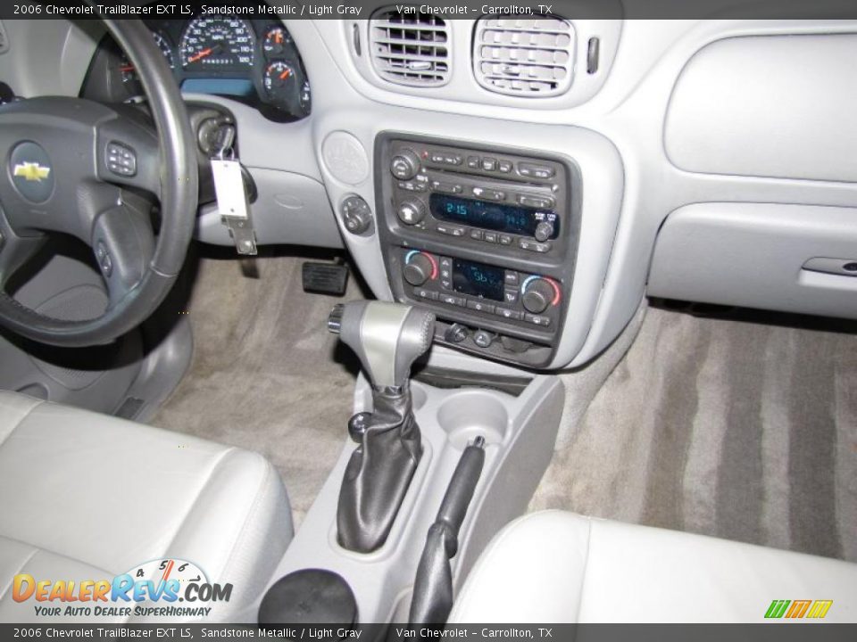 Controls of 2006 Chevrolet TrailBlazer EXT LS Photo #15