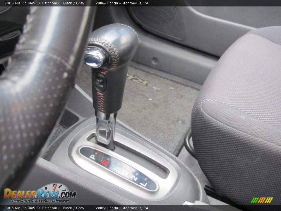 2006 Kia Rio Rio5 SX Hatchback Black / Gray Photo #12