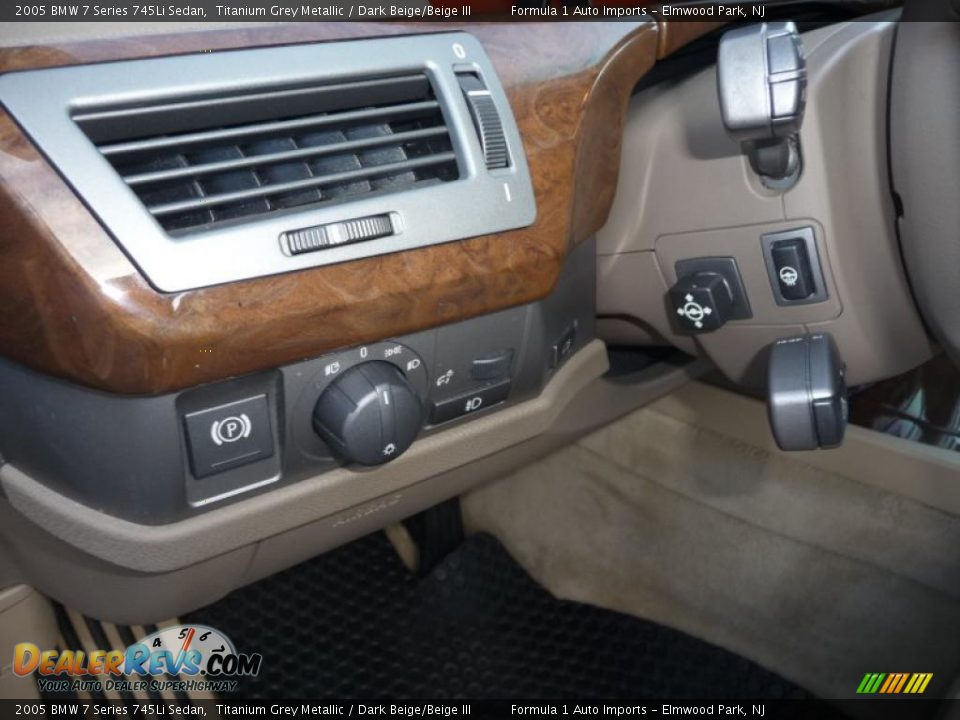 Controls of 2005 BMW 7 Series 745Li Sedan Photo #25