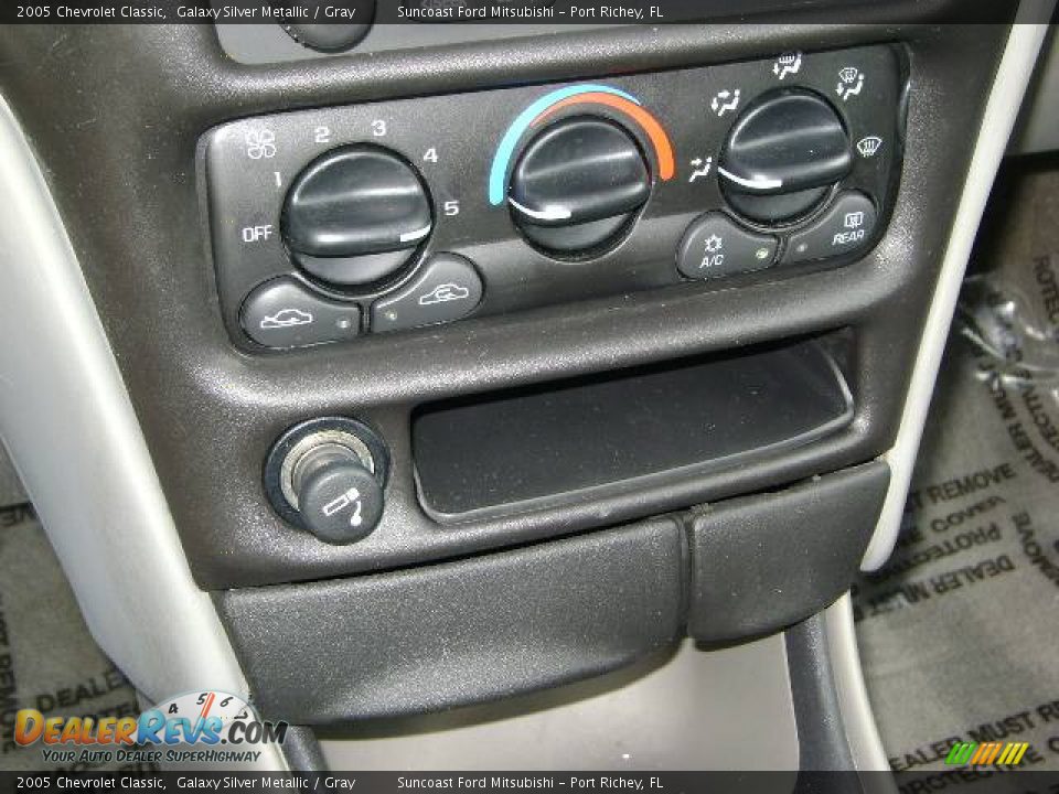 2005 Chevrolet Classic Galaxy Silver Metallic / Gray Photo #29