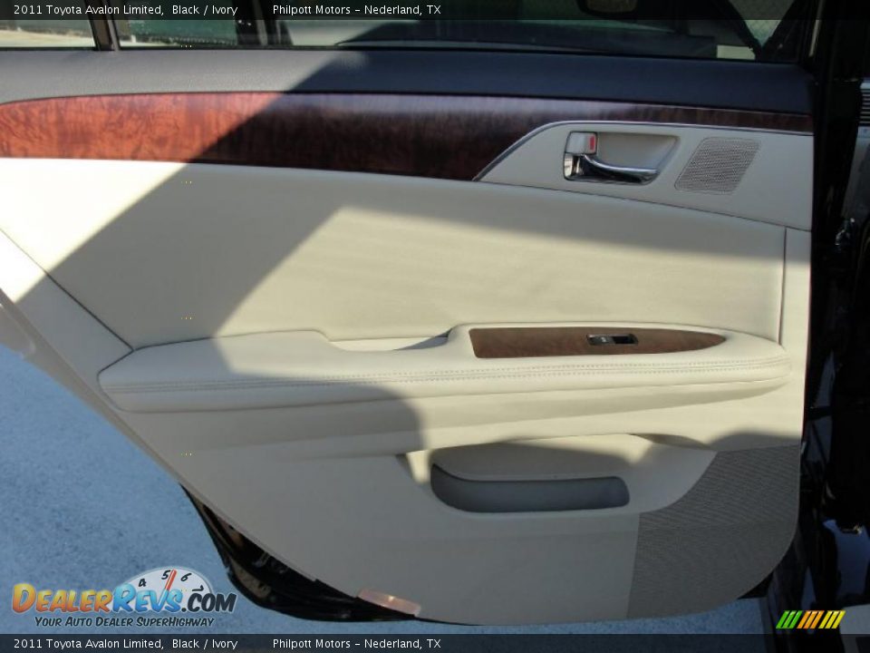 2011 Toyota Avalon Limited Black / Ivory Photo #16