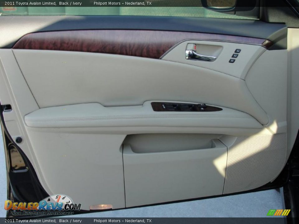 2011 Toyota Avalon Limited Black / Ivory Photo #18