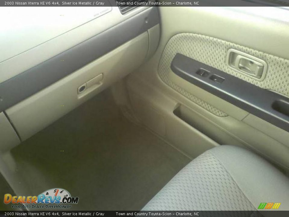 2003 Nissan Xterra XE V6 4x4 Silver Ice Metallic / Gray Photo #11