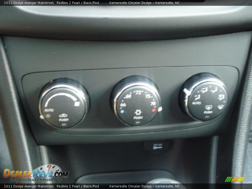 Controls of 2011 Dodge Avenger Mainstreet Photo #20