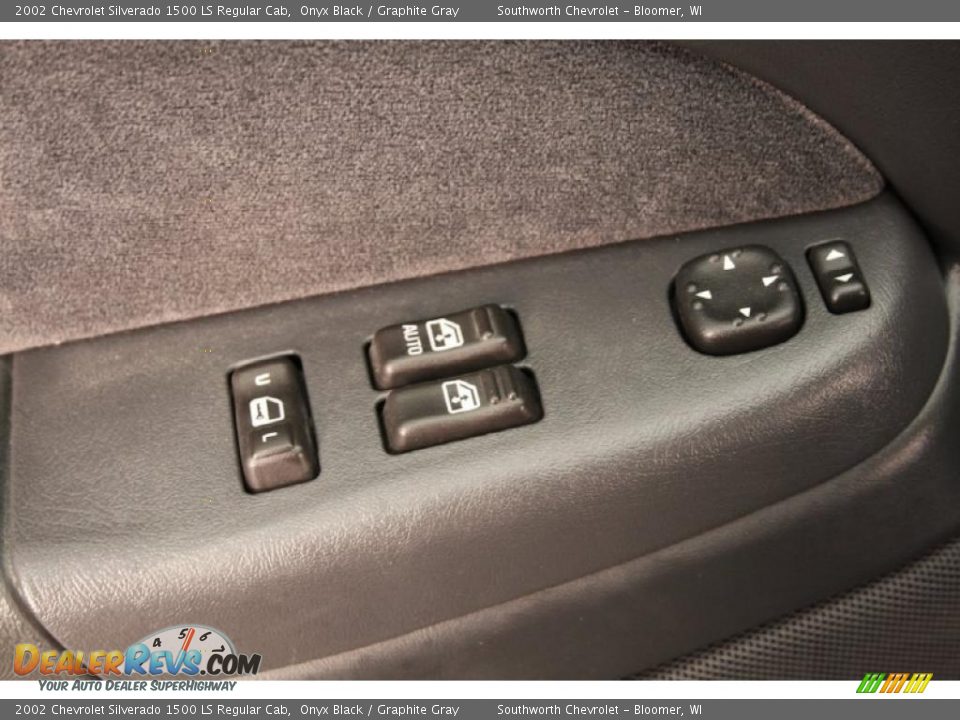 Controls of 2002 Chevrolet Silverado 1500 LS Regular Cab Photo #11