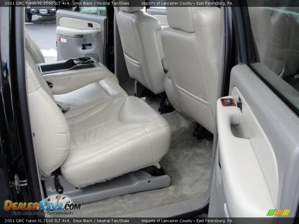 2001 GMC Yukon XL 2500 SLT 4x4 Onyx Black / Neutral Tan/Shale Photo #12