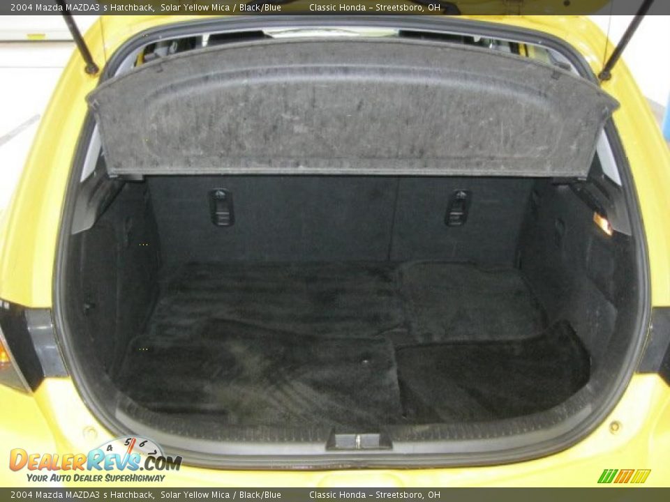 2004 Mazda MAZDA3 s Hatchback Trunk Photo #13