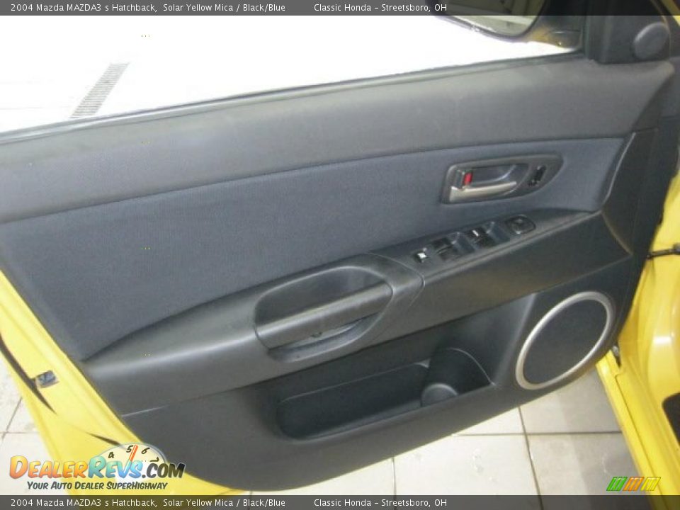 Door Panel of 2004 Mazda MAZDA3 s Hatchback Photo #18