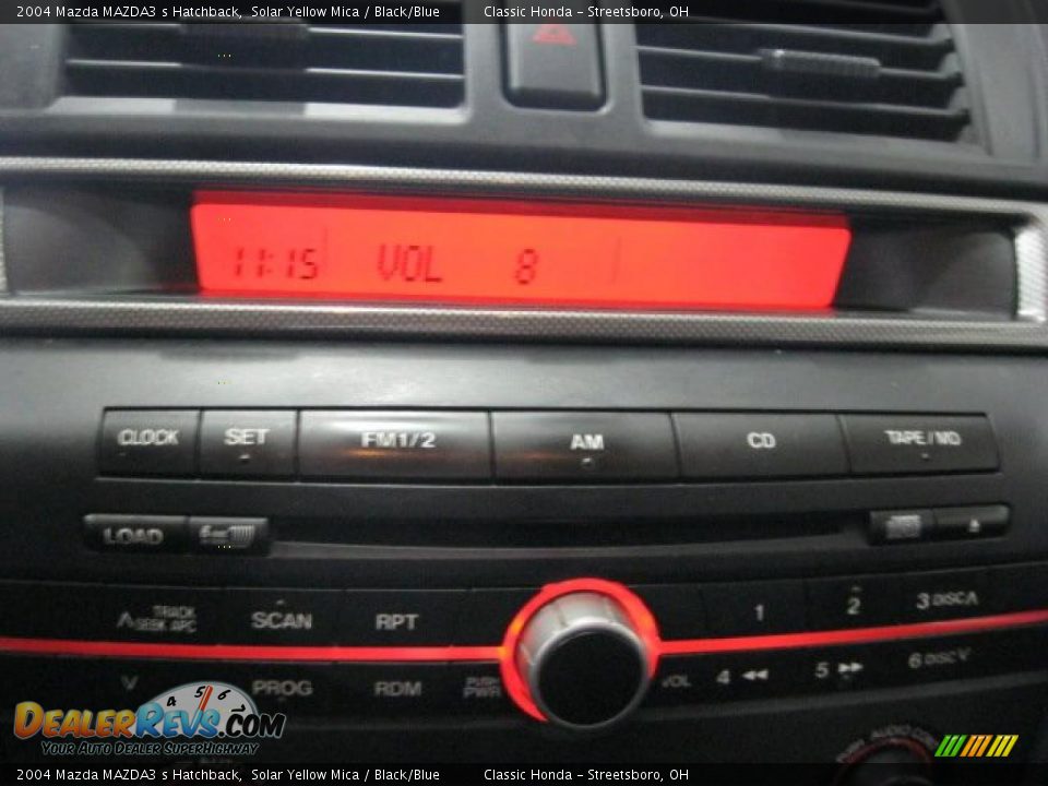 Controls of 2004 Mazda MAZDA3 s Hatchback Photo #26