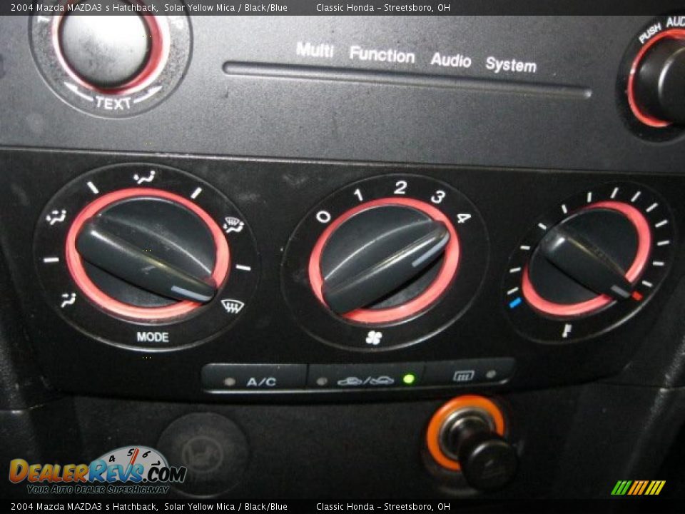 Controls of 2004 Mazda MAZDA3 s Hatchback Photo #27