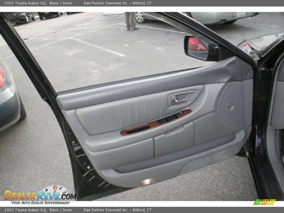 2003 Toyota Avalon XLS Black / Stone Photo #13