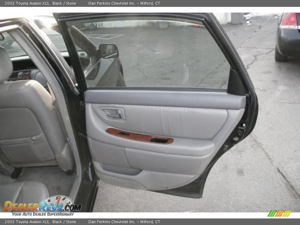 2003 Toyota Avalon XLS Black / Stone Photo #16