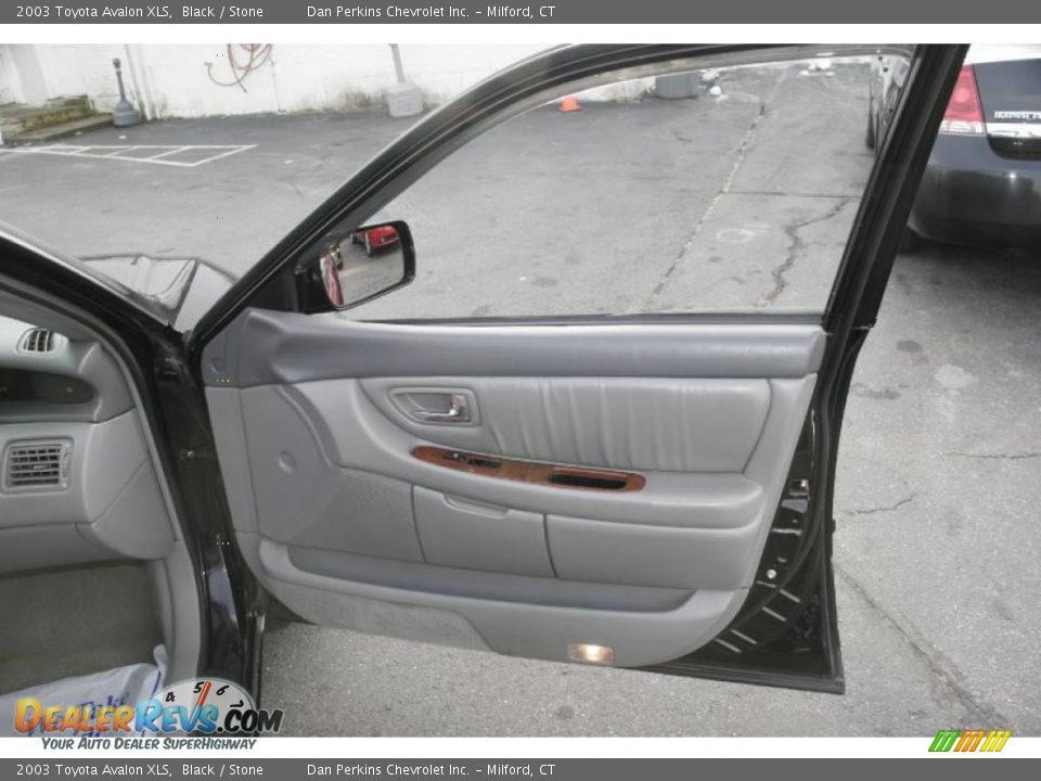 2003 Toyota Avalon XLS Black / Stone Photo #18
