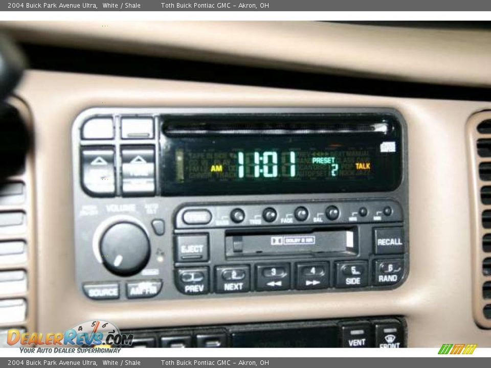 Controls of 2004 Buick Park Avenue Ultra Photo #12