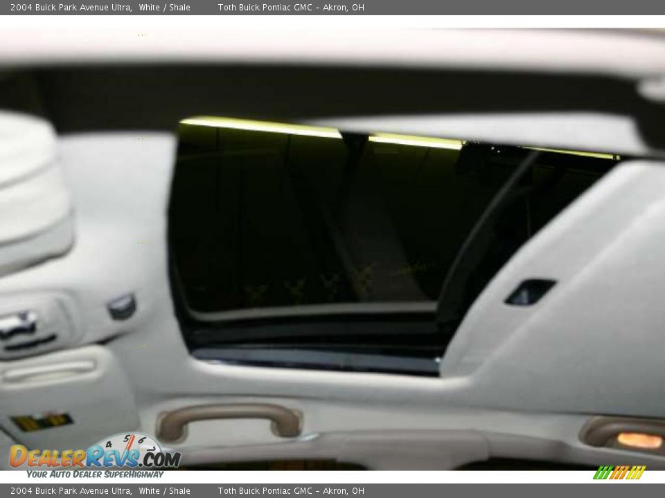 Sunroof of 2004 Buick Park Avenue Ultra Photo #16