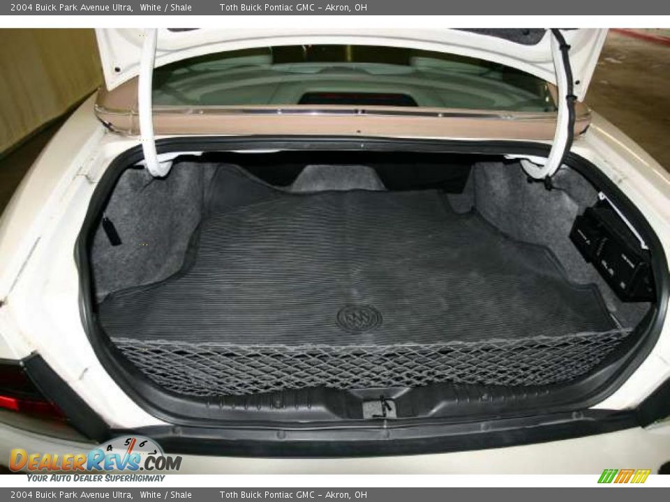 2004 Buick Park Avenue Ultra Trunk Photo #17