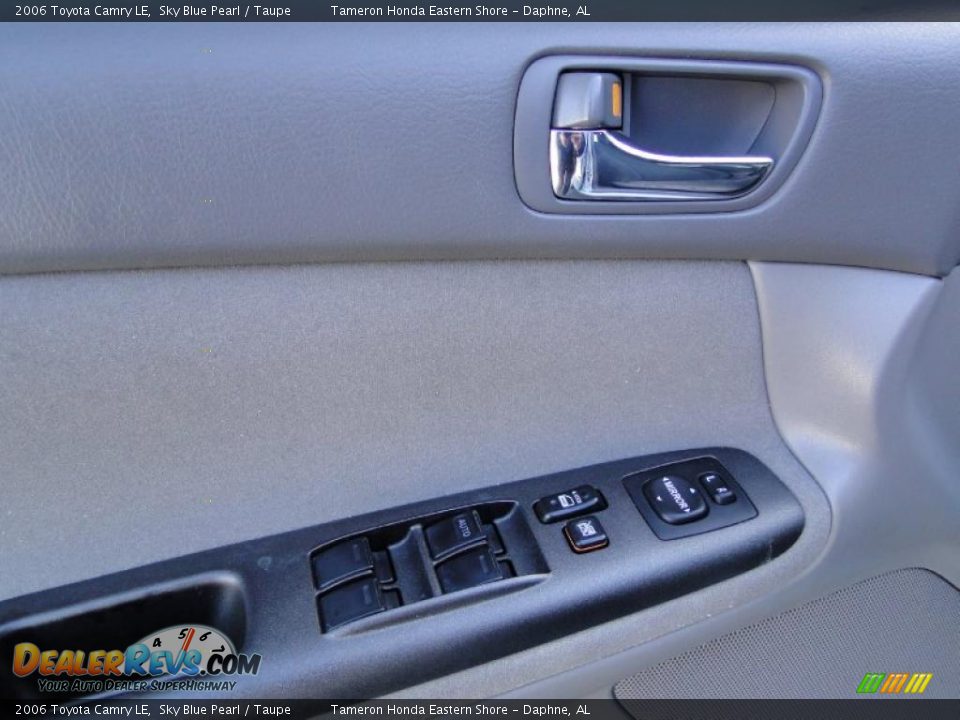 2006 Toyota Camry LE Sky Blue Pearl / Taupe Photo #16