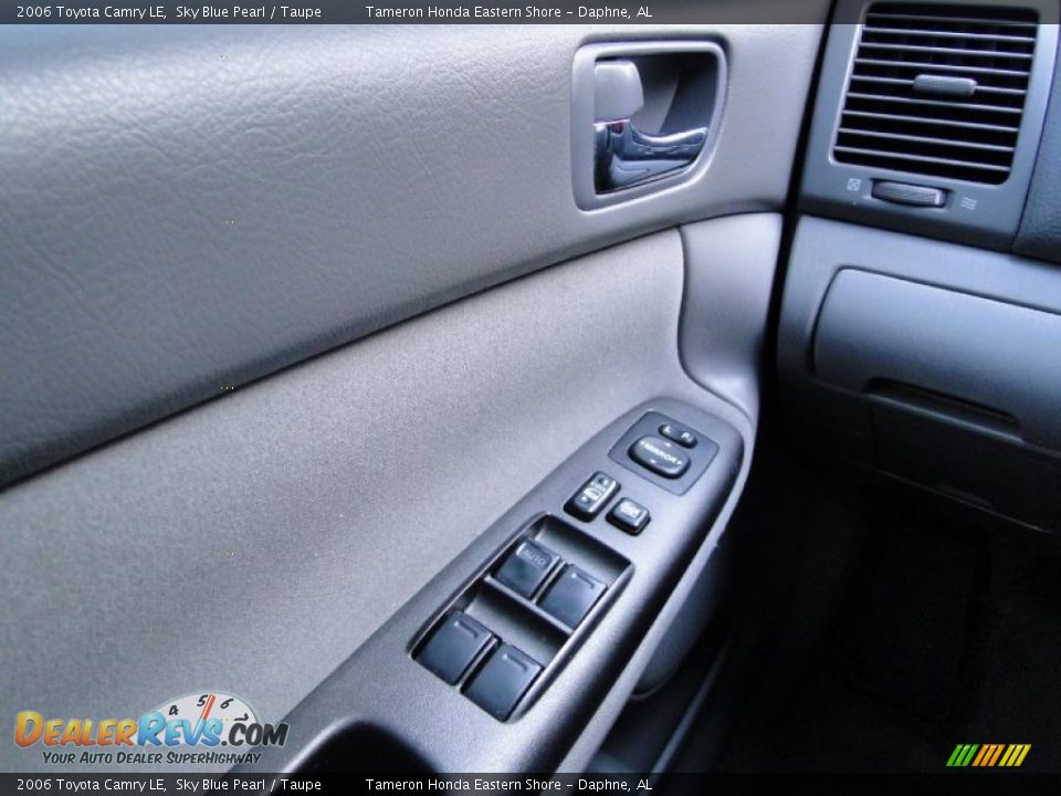 2006 Toyota Camry LE Sky Blue Pearl / Taupe Photo #17