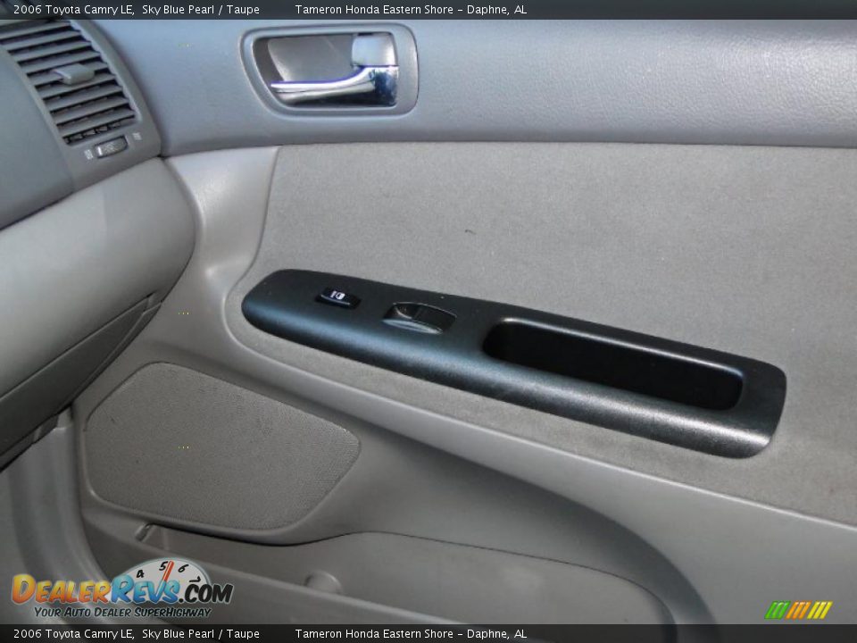 2006 Toyota Camry LE Sky Blue Pearl / Taupe Photo #24