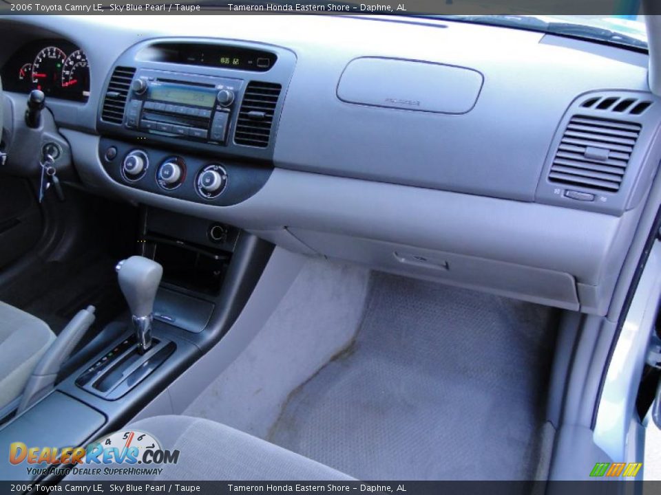 2006 Toyota Camry LE Sky Blue Pearl / Taupe Photo #26