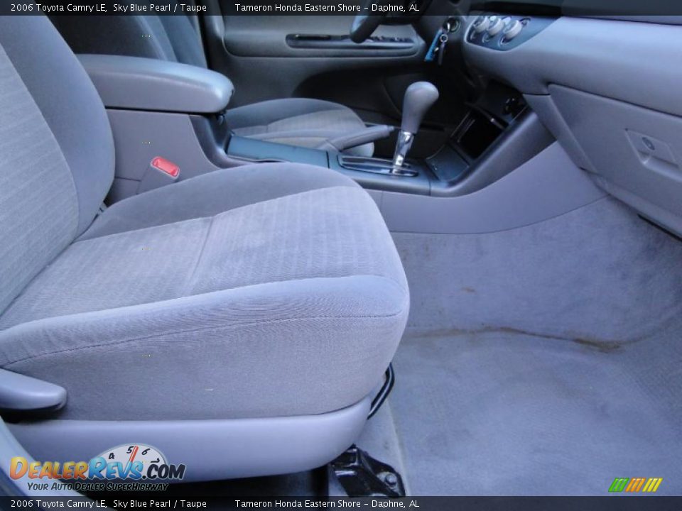2006 Toyota Camry LE Sky Blue Pearl / Taupe Photo #27