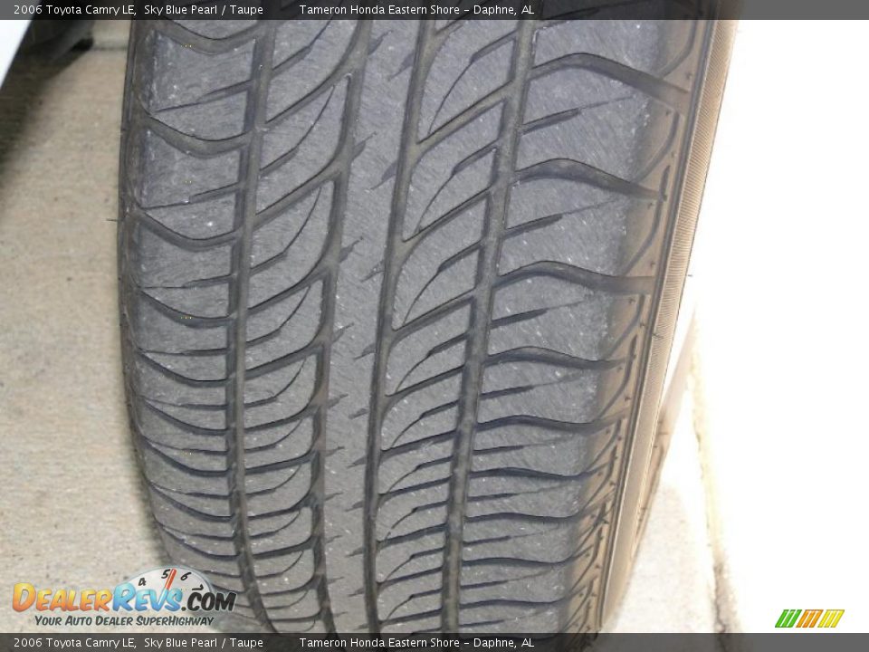 2006 Toyota Camry LE Sky Blue Pearl / Taupe Photo #33
