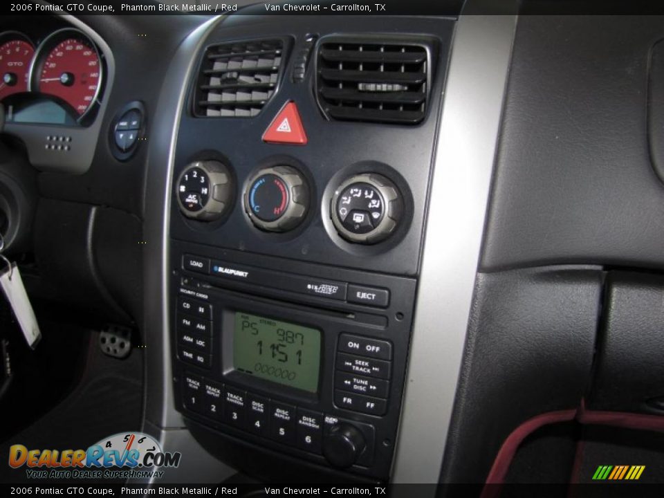 Controls of 2006 Pontiac GTO Coupe Photo #14