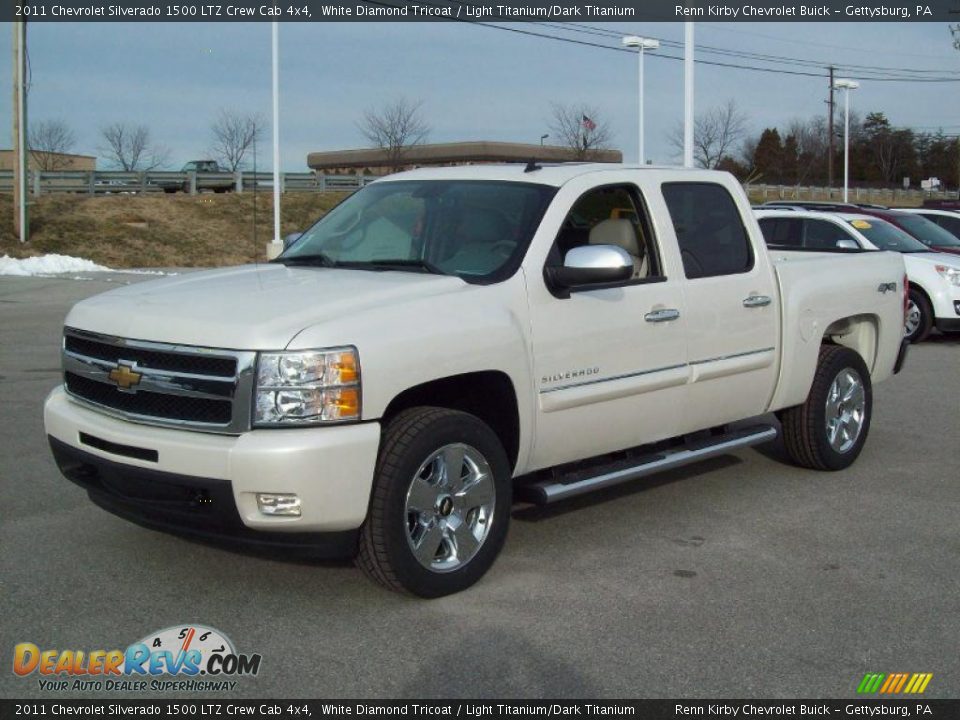 Front 3/4 View of 2011 Chevrolet Silverado 1500 LTZ Crew Cab 4x4 Photo #11