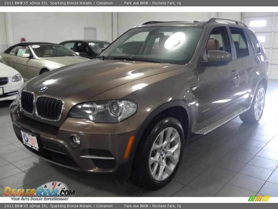 Front 3/4 View of 2011 BMW X5 xDrive 35i Photo #1