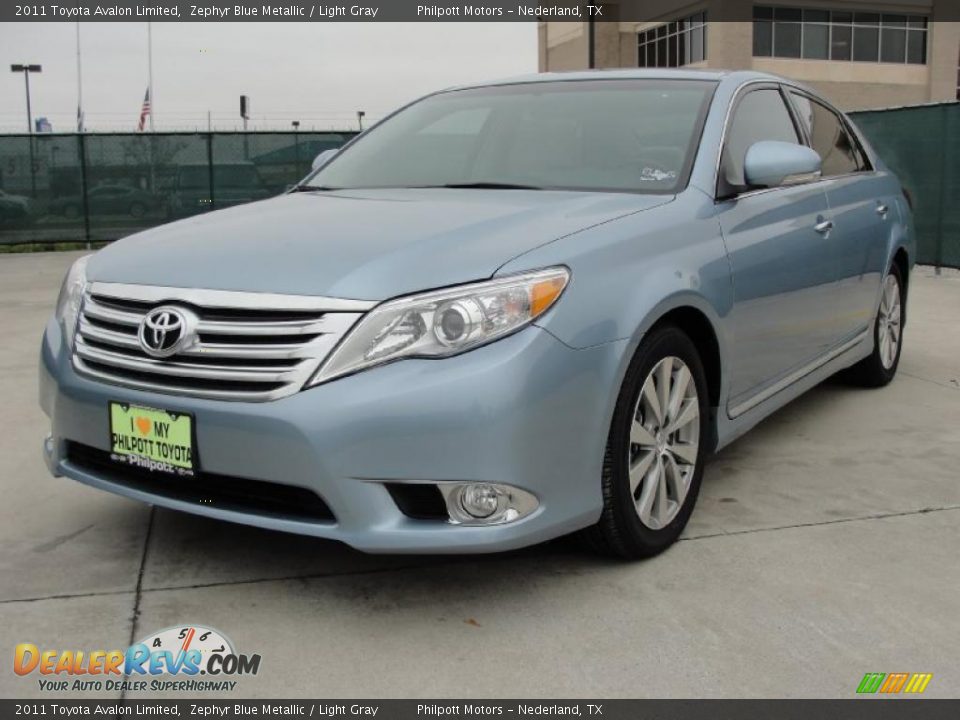 Front 3/4 View of 2011 Toyota Avalon Limited Photo #7