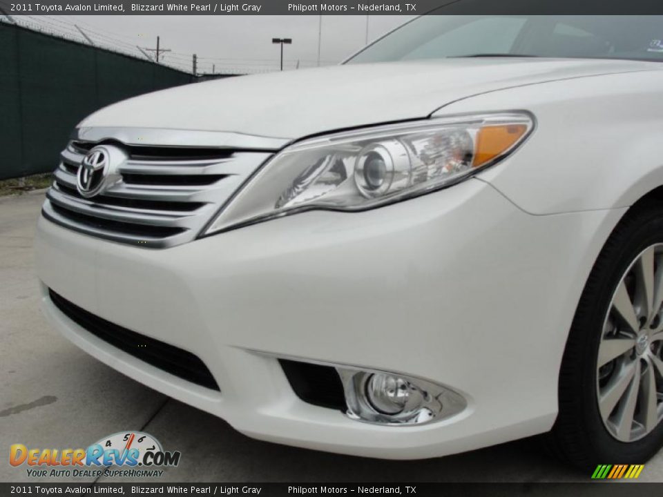 2011 Toyota Avalon Limited Blizzard White Pearl / Light Gray Photo #9