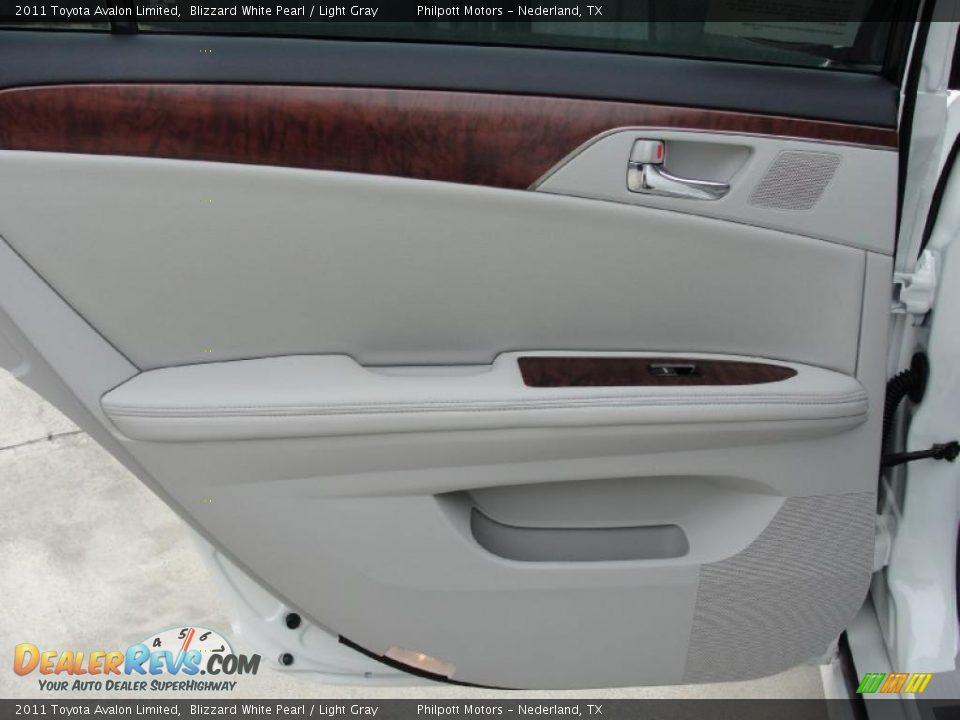 2011 Toyota Avalon Limited Blizzard White Pearl / Light Gray Photo #16