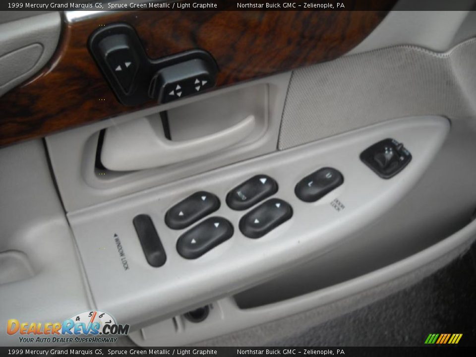 Controls of 1999 Mercury Grand Marquis GS Photo #16