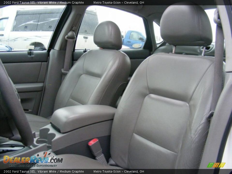 2002 Ford Taurus SES Vibrant White / Medium Graphite Photo #9