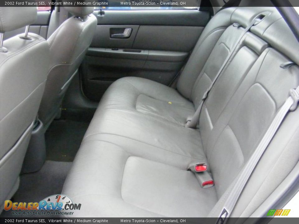 2002 Ford Taurus SES Vibrant White / Medium Graphite Photo #11